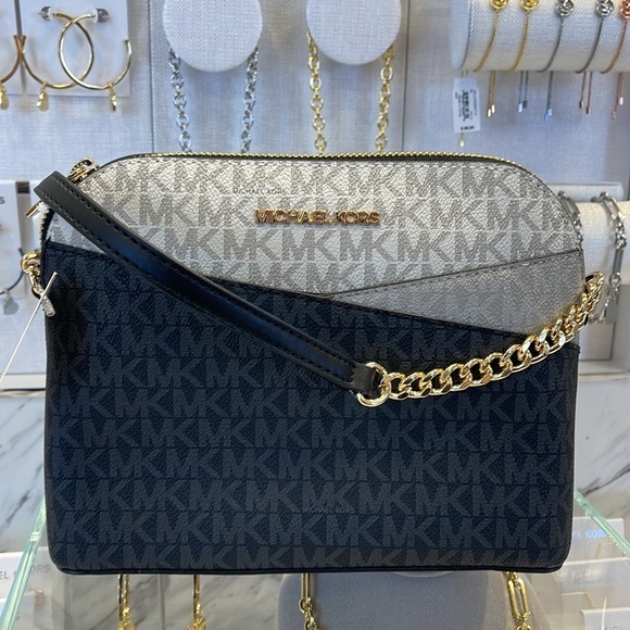 MICHAEL KORSJet Set Travel Medium Color-Block Signature Logo Dome Crossbody Bag
